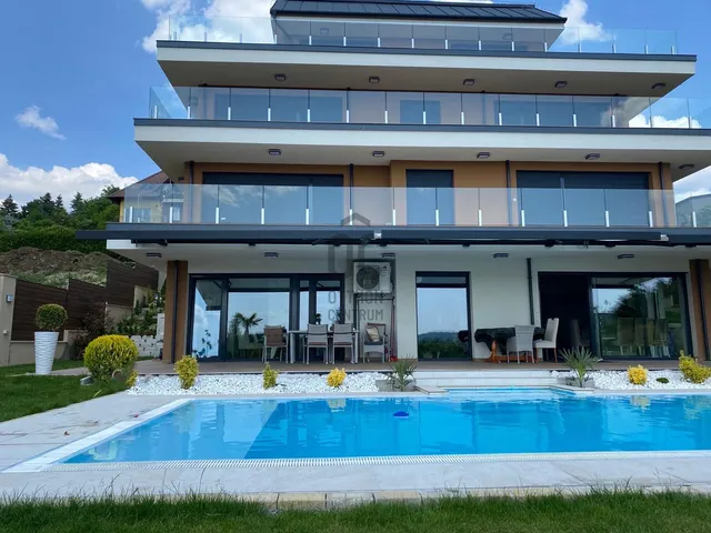 Eladó lakás Budapest XI. kerület, Hosszúrét 136 nm