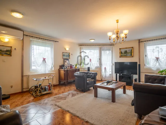 Eladó ház Budapest XVI. kerület, Árpádföld 480 nm