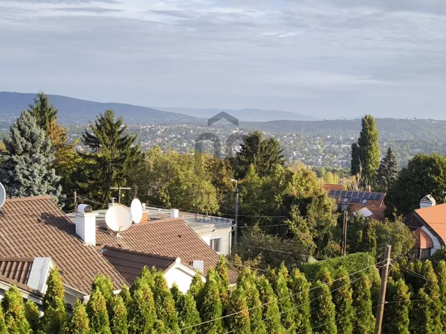 Eladó ház Budapest III. kerület, Testvérhegy 300 nm