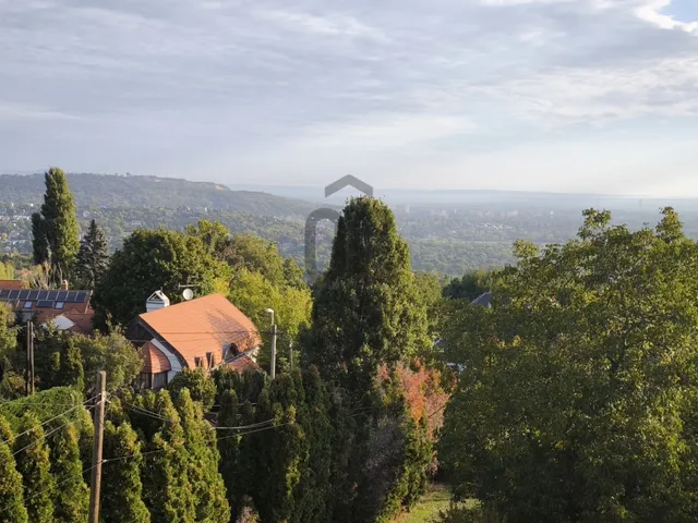 Eladó ház Budapest III. kerület, Testvérhegy 300 nm