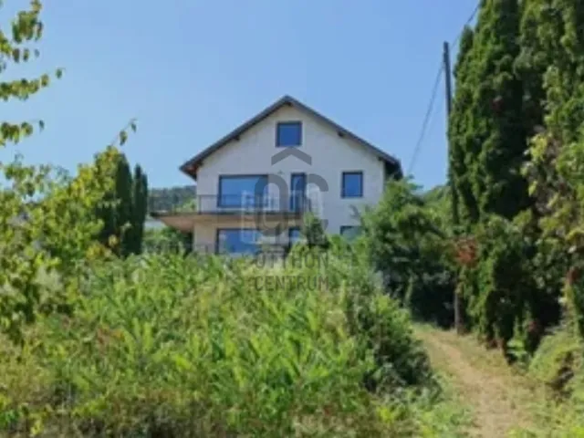 Eladó ház Budapest III. kerület, Testvérhegy 300 nm