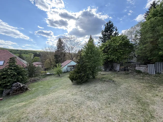 Eladó telek Remeteszőlős 759 nm