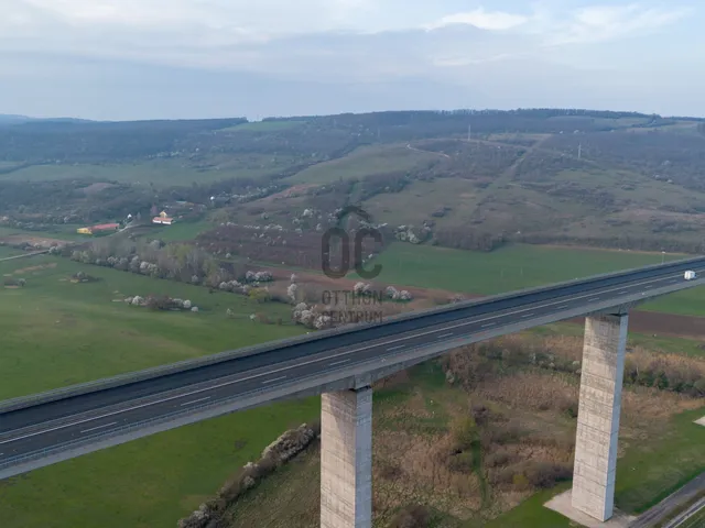 Eladó telek Kőröshegy 1801 nm