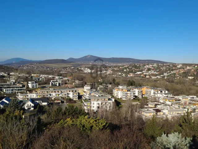 Eladó telek Budapest III. kerület 1279 nm