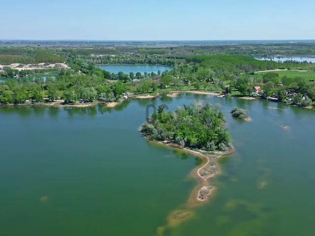 Eladó kereskedelmi és ipari ingatlan Délegyháza 38483 nm