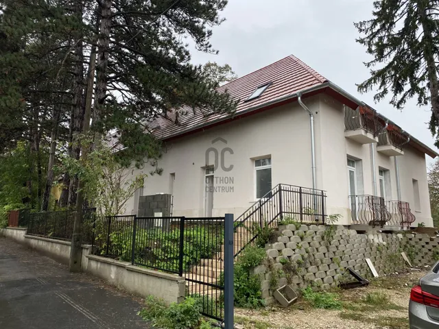 Eladó üdülő és hétvégi ház Balatonőszöd 303 nm
