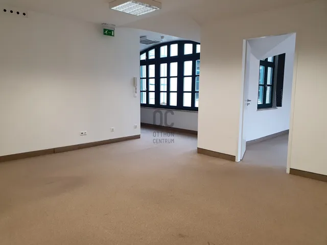 Kiadó kereskedelmi és ipari ingatlan Budapest I. kerület 105 nm