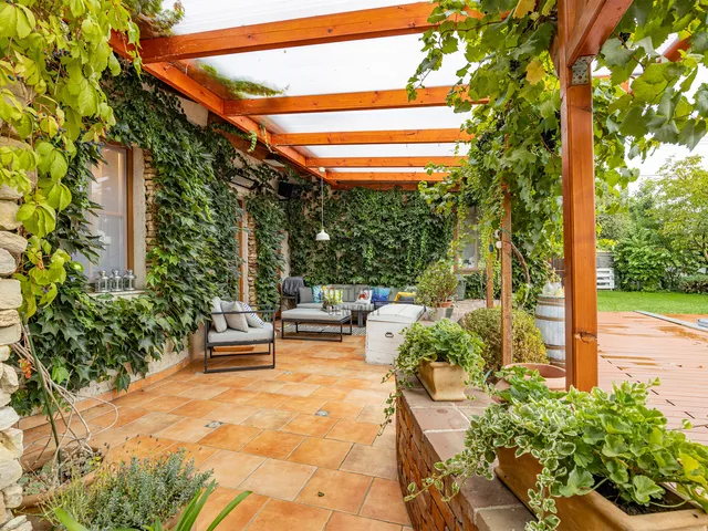 Eladó ház Dunakeszi, Alag 324 nm