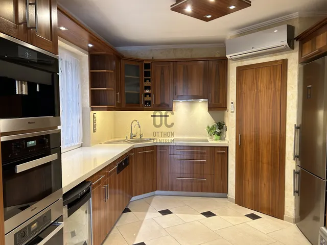 Eladó ház Budapest XVI. kerület, Rákosszentmihály 360 nm