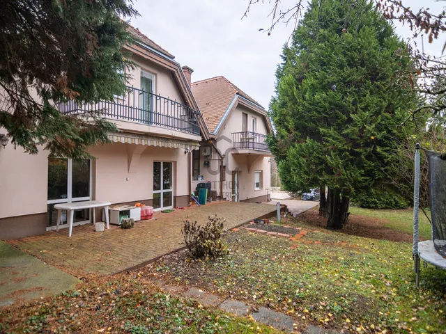 Eladó ház Budapest II. kerület, Máriaremete 300 nm