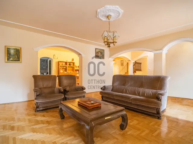 Eladó ház Budapest II. kerület, Máriaremete 300 nm