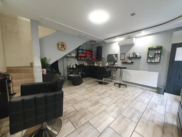 Eladó kereskedelmi és ipari ingatlan Budapest VI. kerület 24 nm