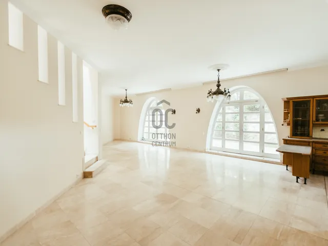 Eladó ház Budapest II. kerület, Máriaremete 262 nm