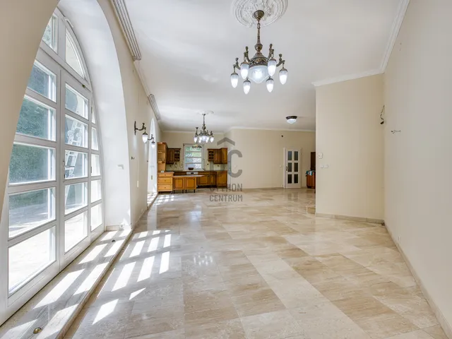Eladó ház Budapest II. kerület, Máriaremete 262 nm