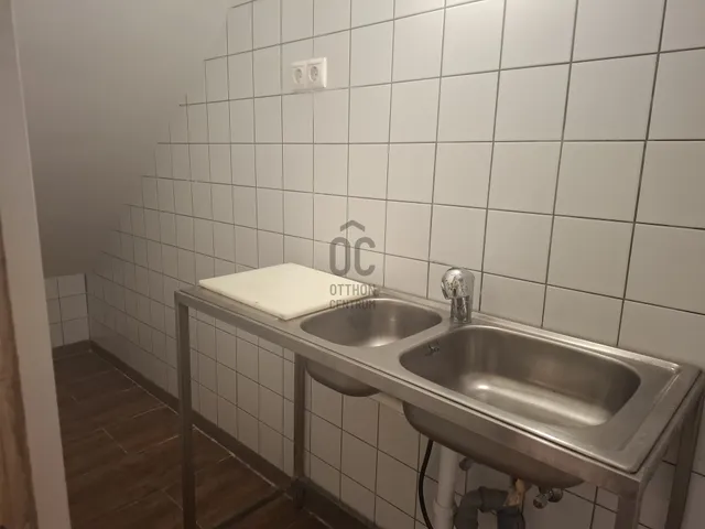 Eladó kereskedelmi és ipari ingatlan Budapest VI. kerület 124 nm