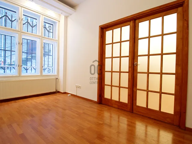 Kiadó lakás Budapest I. kerület, Hunyadi János út 53 nm