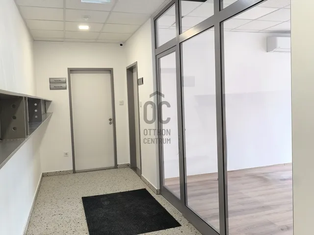 Kiadó kereskedelmi és ipari ingatlan Budapest XV. kerület, Rákospalota 37 nm