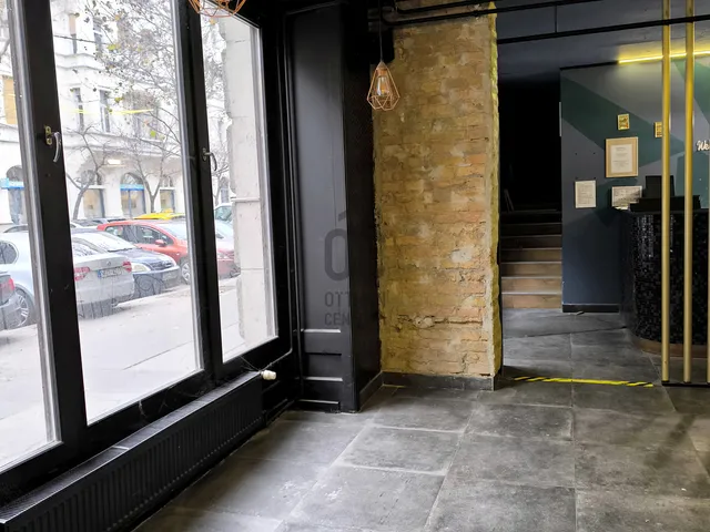 Kiadó kereskedelmi és ipari ingatlan Budapest V. kerület, Bank negyed 326 nm