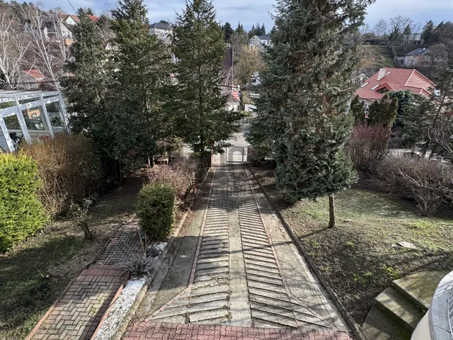 Eladó ház Üröm 380 nm