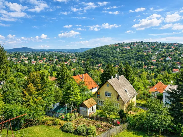 Eladó ház Budapest II. kerület, Adyliget 300 nm