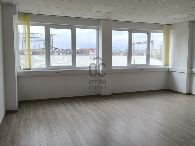 Kiadó kereskedelmi és ipari ingatlan Budapest XV. kerület, Újpalota 15 nm