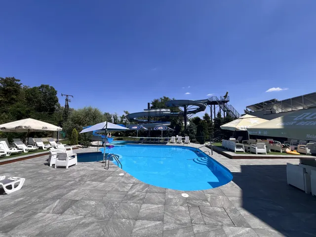 Eladó kereskedelmi és ipari ingatlan Tiszaug 2100 nm
