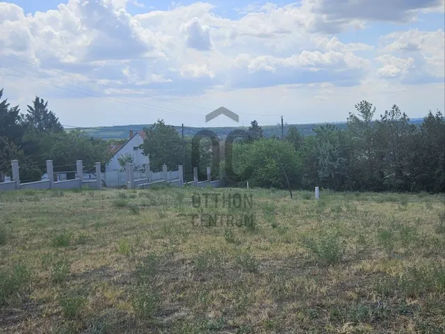 Eladó telek Fót 1415 nm