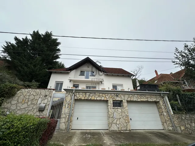 Eladó ház Pilisjászfalu 295 nm