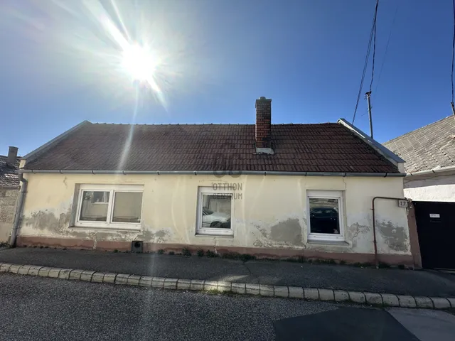 Eladó ház Veszprém, Dózsaváros 53 nm
