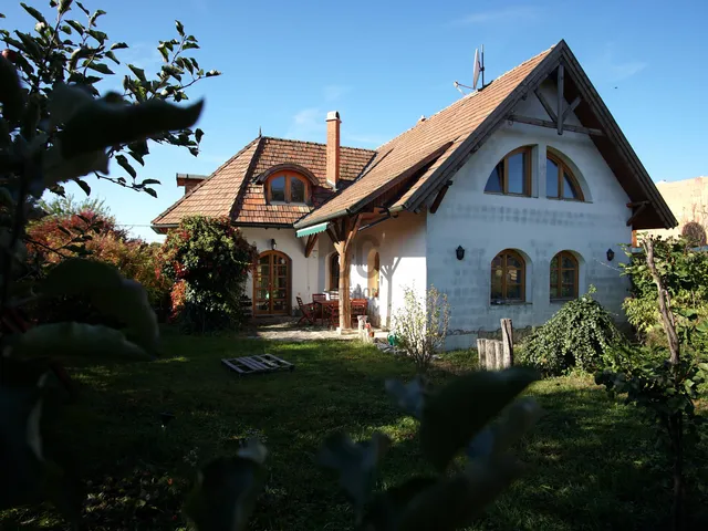 Eladó ház Tinnye 260 nm