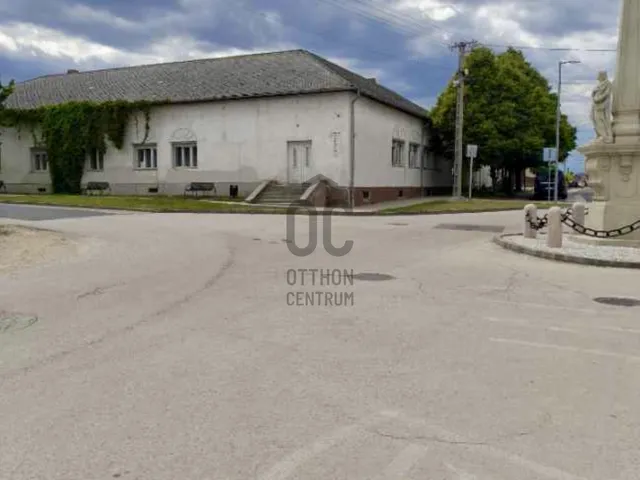 Eladó kereskedelmi és ipari ingatlan Pereszteg 800 nm