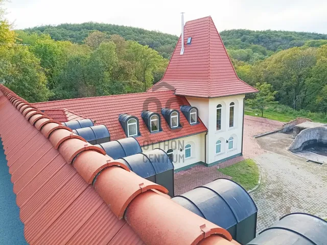 Kiadó kereskedelmi és ipari ingatlan Kesztölc 1222 nm