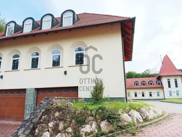 Kiadó kereskedelmi és ipari ingatlan Kesztölc 1222 nm