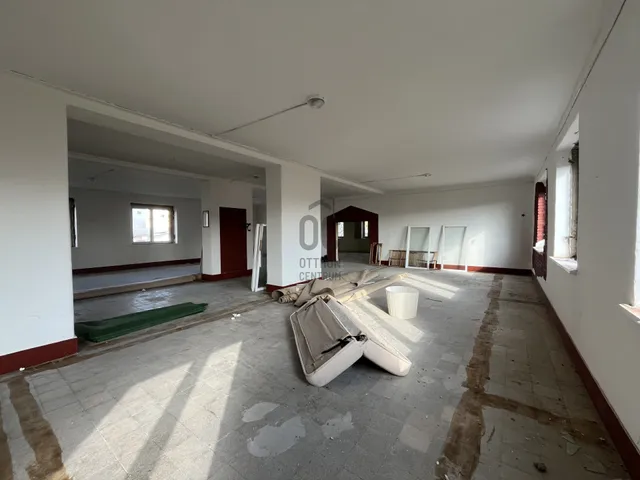 Eladó kereskedelmi és ipari ingatlan Szolnok 2175 nm