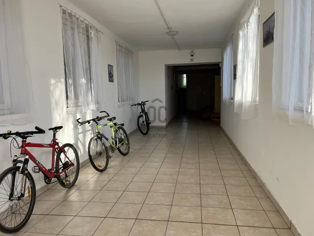 Eladó kereskedelmi és ipari ingatlan Várpalota 2745 nm