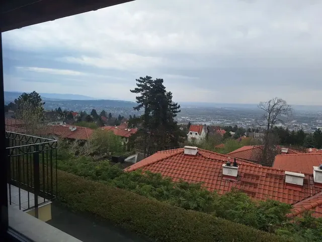 Kiadó lakás Budapest III. kerület, Táborhegy 161 nm