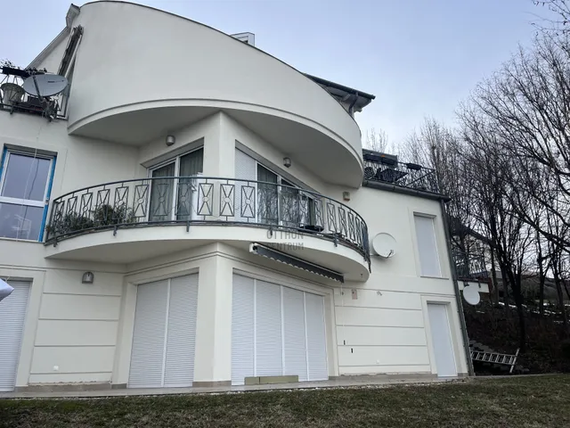 Kiadó lakás Budapest XII. kerület, Farkasrét 116 nm