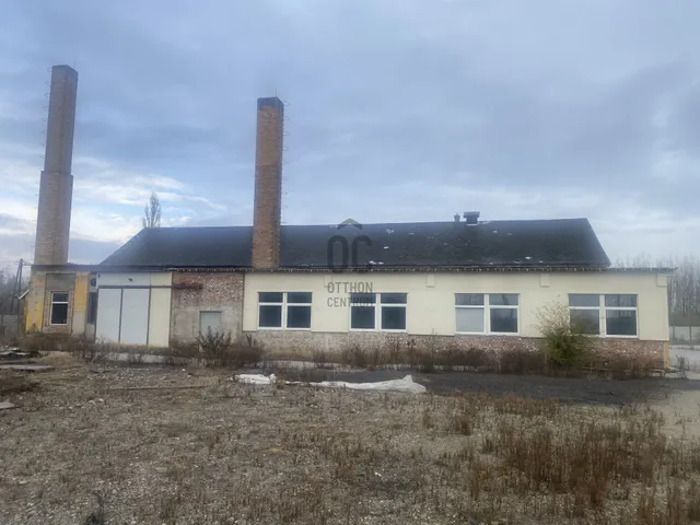 Eladó kereskedelmi és ipari ingatlan Csemő 9604 nm