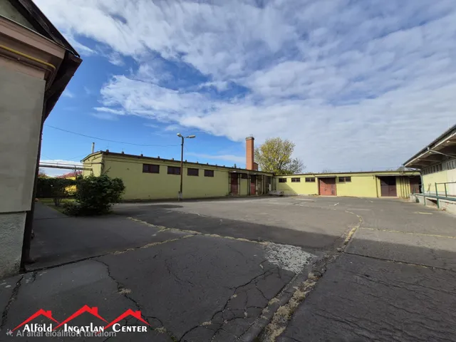 Eladó kereskedelmi és ipari ingatlan Békéscsaba 2100 nm