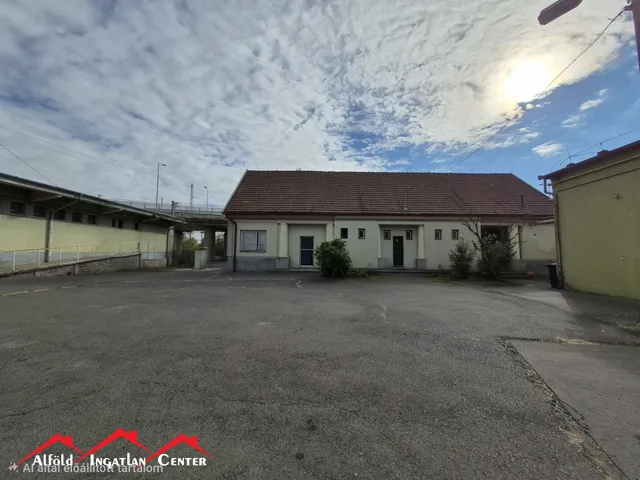 Eladó kereskedelmi és ipari ingatlan Békéscsaba 2100 nm