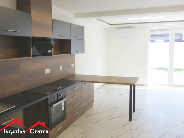 Eladó kereskedelmi és ipari ingatlan Békéscsaba, Nagy Antal utca 122 nm