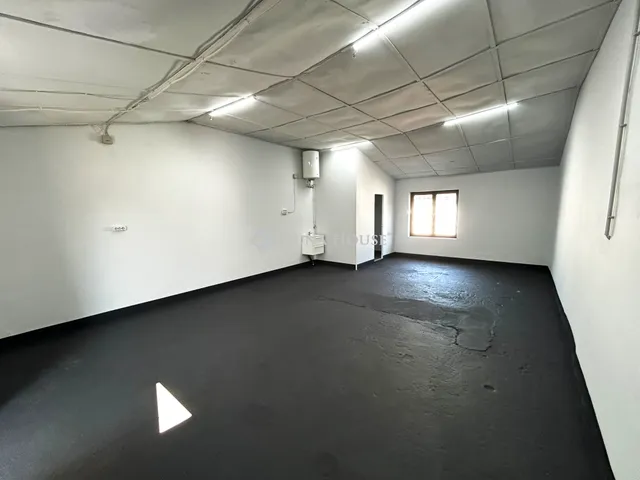 Kiadó kereskedelmi és ipari ingatlan Budapest X. kerület 100 nm