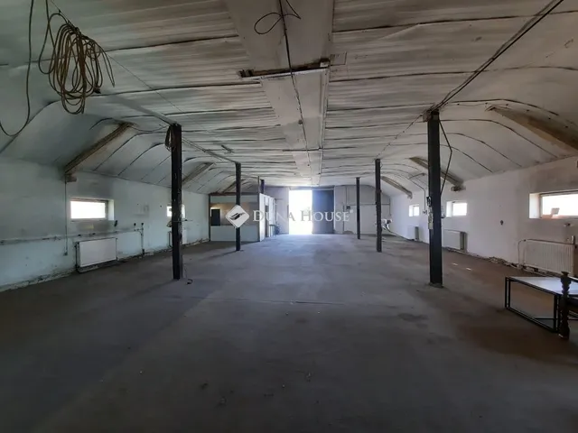 Kiadó kereskedelmi és ipari ingatlan Gyál 160 nm