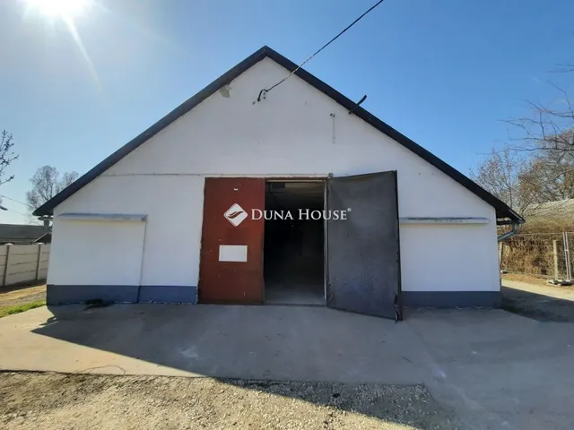 Kiadó kereskedelmi és ipari ingatlan Gyál, Bánki Donát utca 165 nm