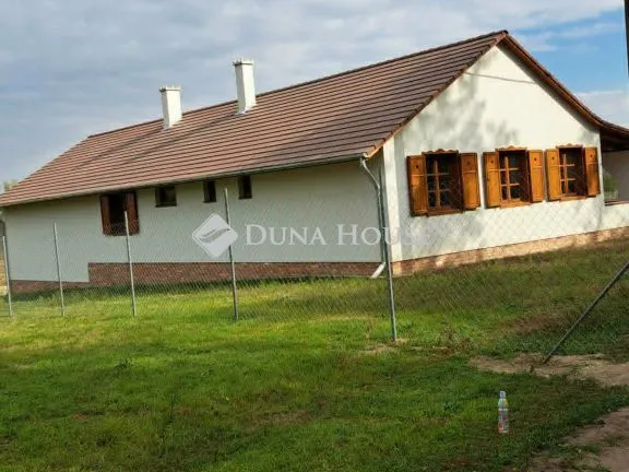 Eladó ház Felsőpakony 202 nm