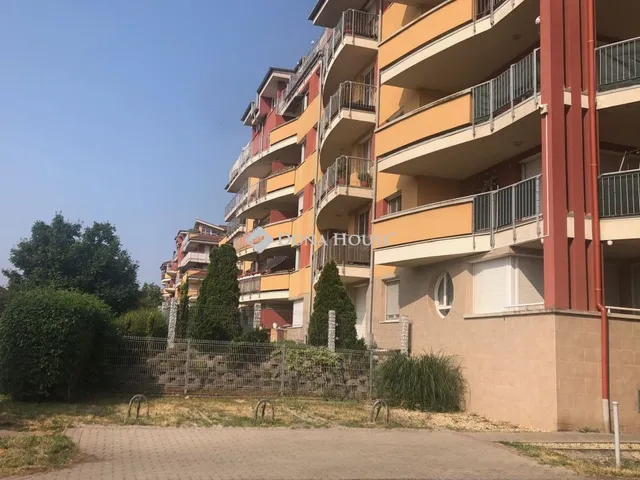Kiadó garázs Budapest XVIII. kerület 15 nm
