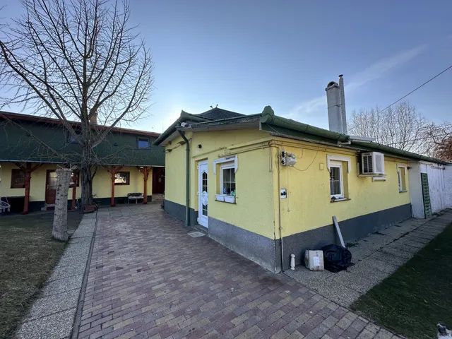 Eladó ház Üllő, Többgenerációs 220 nm