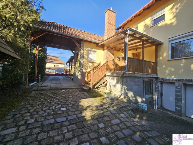 Eladó ház Kosd 150 nm