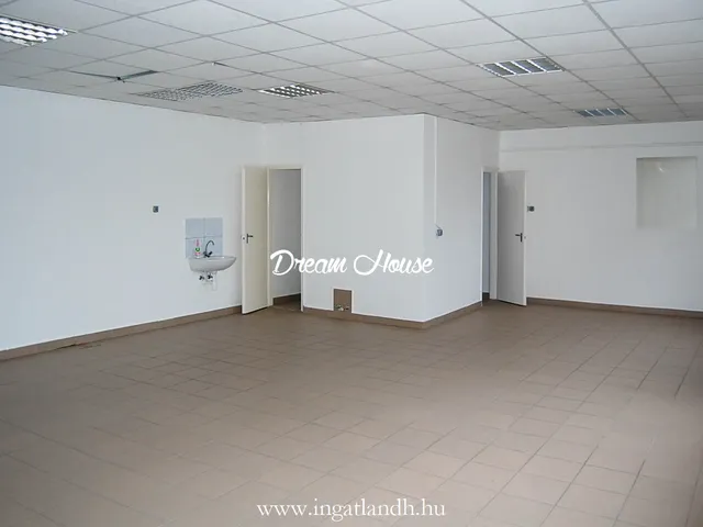 Kiadó kereskedelmi és ipari ingatlan Nyíregyháza, Belváros 90 nm
