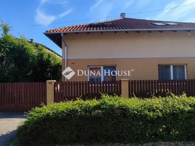 Eladó ház Komárom 275 nm